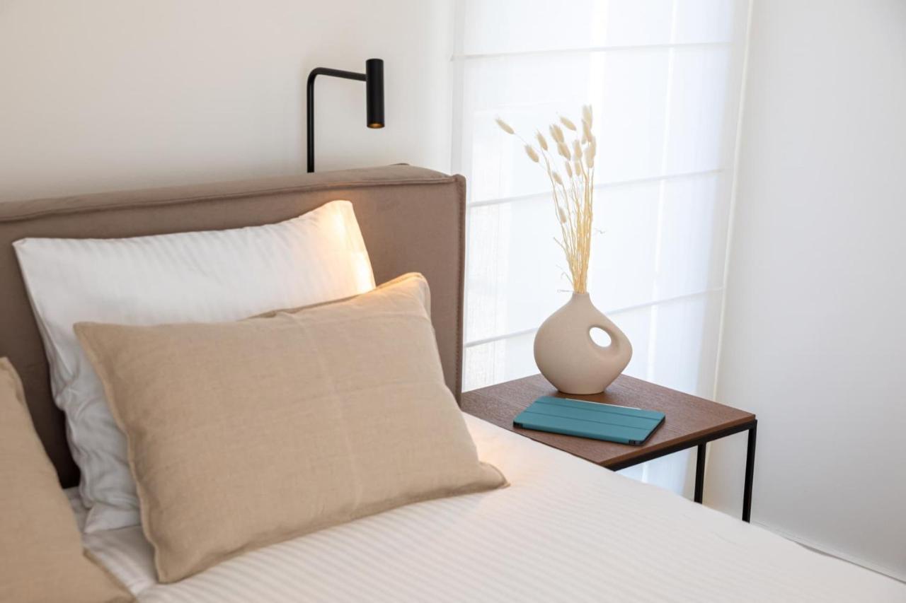En Suite Bedrooms At Reckenthal House By Rentaroo Luxembourg Bagian luar foto